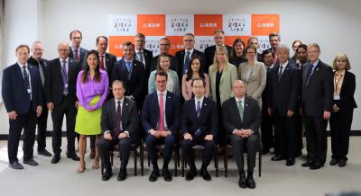 Group photo with the Minister-President and the business delegation.