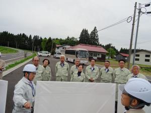 橋屋橋を調査する土木委員会