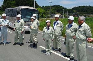 県道原町海老相馬線を調査する土木委員会