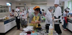 ふくしまっ子ごはんコンテスト調理中の写真2