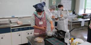 ふくしまっ子ごはんコンテスト調理中の写真3