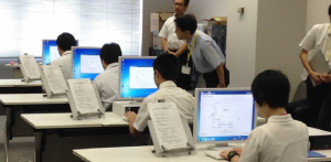 特別支援作業技能大会のＰＣデータ入力の写真