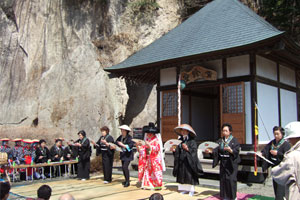 念仏踊りの様子