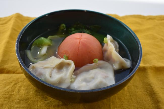 まるごとトマトのスープ餃子