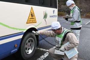 車両のスクリーニング（川俣町体育館）