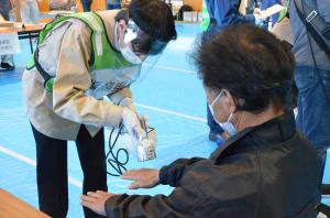 住民のスクリーニング（川俣町体育館）