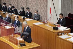 産業再生・環境共生特別委員会の委員長報告の写真