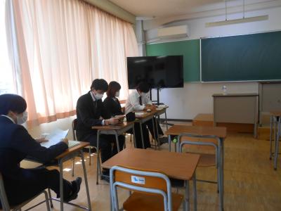 時間を計る学生