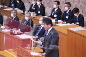 一般質問をする高宮光敏議員の写真