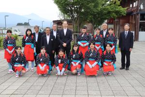 早乙女踊り保存会との集合写真