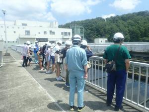 施設見学（最終沈殿池）写真