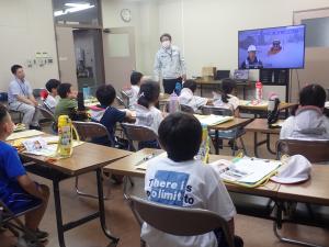 施設見学の様子１