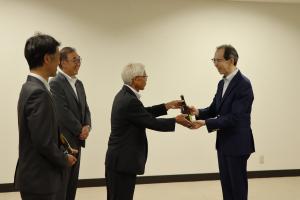 川内村及びかわうちワイン株式会社による「かわうち村でのワイン事業10周年」報告写真1