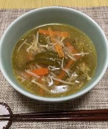 彩り野菜と豚ひき肉のごまスープ