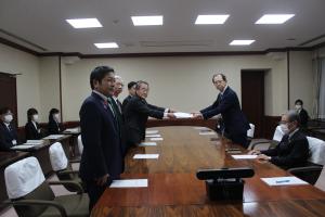 少子高齢化・地域活性化対策特別委員会知事申入れの写真