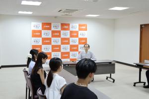 慶應義塾大学 橋口勝利ゼミ表敬訪問写真２