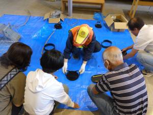 わなの使い方について実物を使って現役ハンターが解説しています