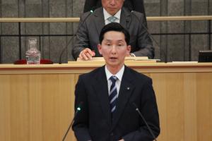 一般質問（真山祐一議員）の写真