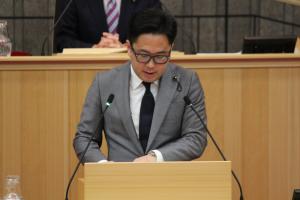 一般質問（鈴木優樹議員）の写真