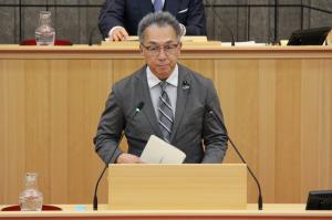 土木委員長の委員長報告の写真