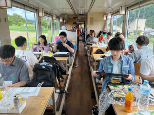 車内1