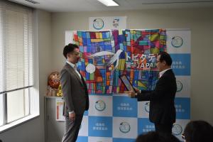 教育長より感謝状の贈呈です。