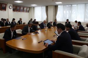 議会運営委員会の様子