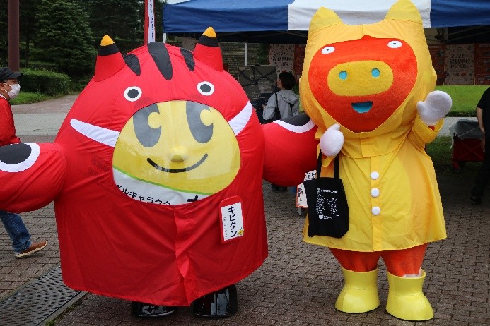 キビタンとベコ太郎の写真