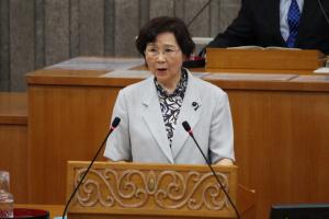 討論（阿部裕美子議員）