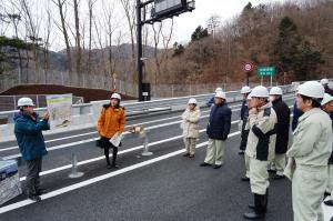 相馬福島道路（阿武隈東道路）を調査する土木委員会