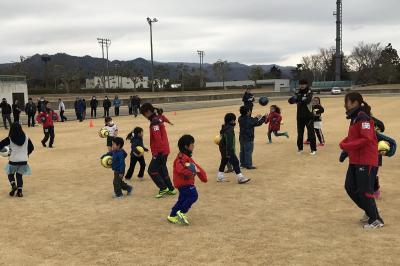 なでしこ選手によるサッカー教室の様子1