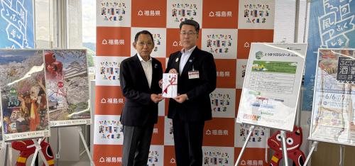 左から東邦リース株式会社 青木代表取締役社長、藤城観光交流局長