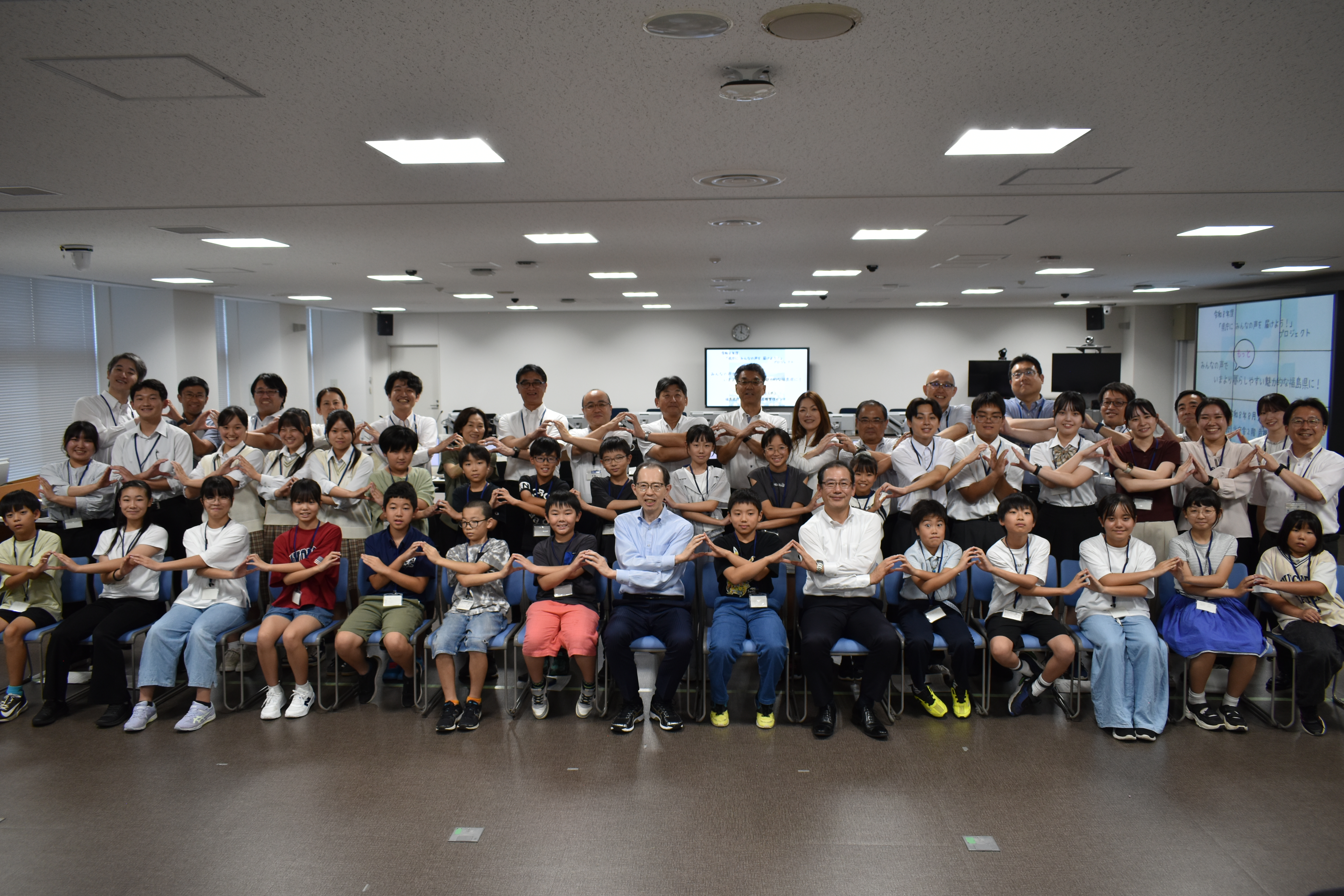 全員そろって記念撮影です。(写真(4))