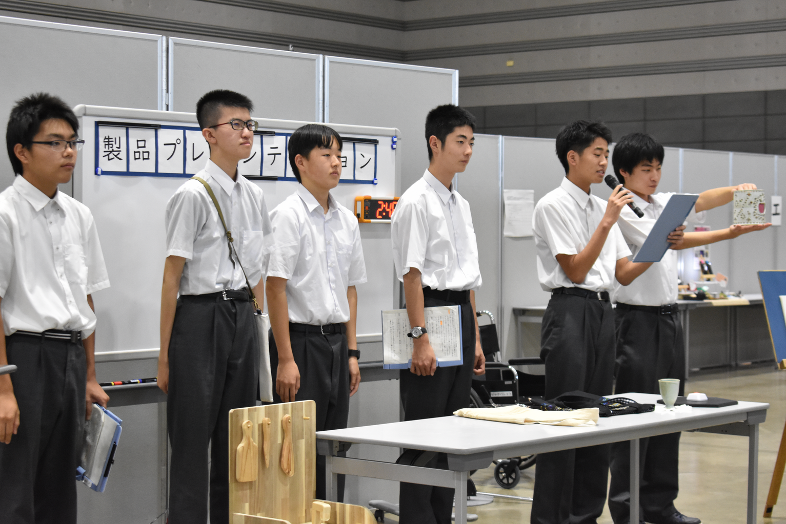 作業製品品評・プレゼンテーション(写真(3))